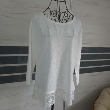 M/L - Fehér csipkés hosszú ujjú felső