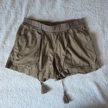 M (40) – Bézs rövidnadrág
