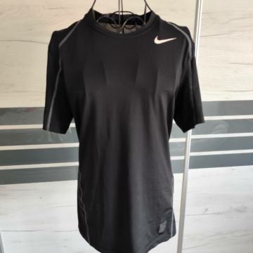 S (46) – Fekete sportos póló