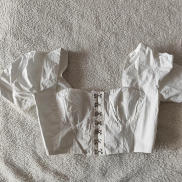 XS (34) – Fehér felső/crop-top