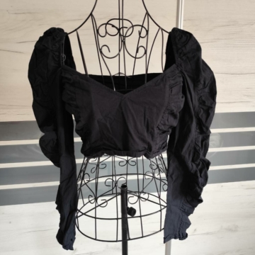 L (42) – Fekete hosszú ujjú felső/crop-top