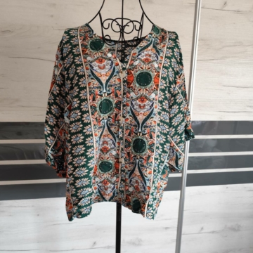 L/XL (44/46) – Többszínű mintás blúz