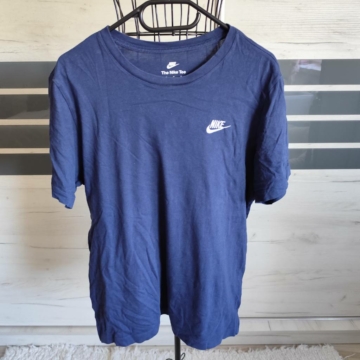 M (48) – Sötétkék Nike póló
