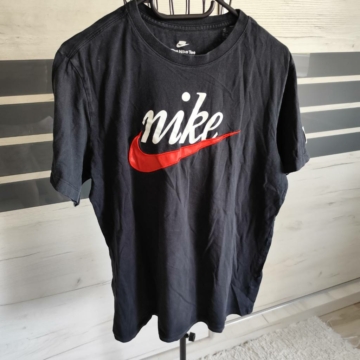M (48) – Fekete Nike rövid ujjú póló