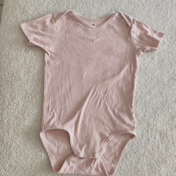 104 cm – Pasztell rózsaszín body