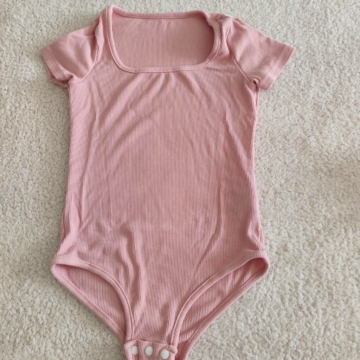 122 cm– Pasztell rózsaszín body