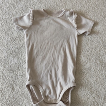 104 cm – Fehér body