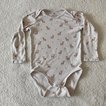 104 cm – Fehér mintás body