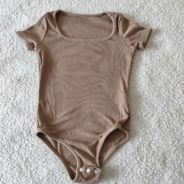 122 cm – Bézs body