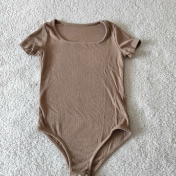 128 cm – Bézs body