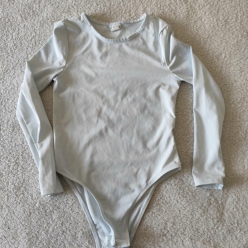 128 cm – Fehér body