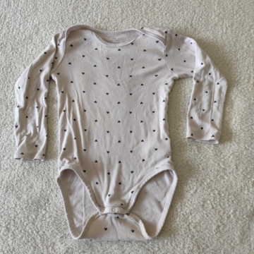 104 cm – Bézs mintás body