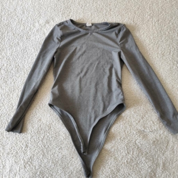 128 cm– Szürke body