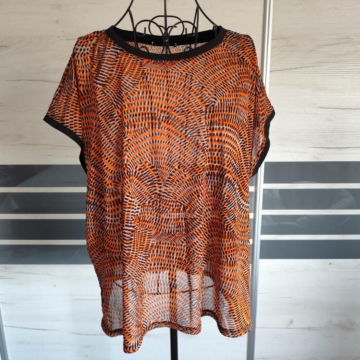 L/XL (44/46) – Narancssárga mintás rövid ujjú felső