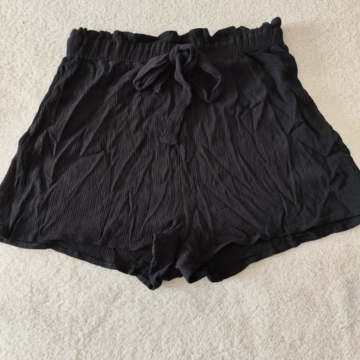 M (38) – Fekete rövidnadrág