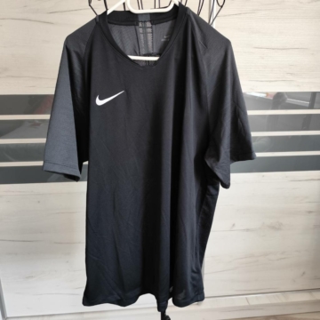 XL (52) – Fekete Nike póló