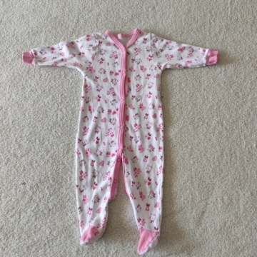 56 cm – Rózsaszín mintás kezeslábas