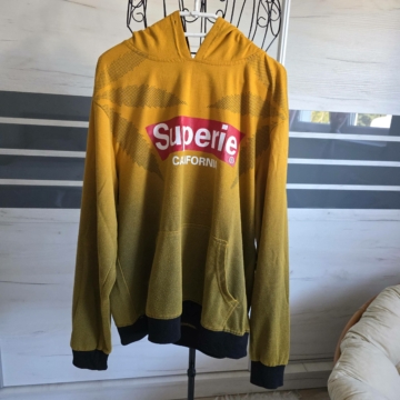 Supreme stílusú kapucnis pulóver