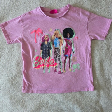 128 cm – Rózsaszín Barbie póló