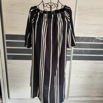 XL (46) – Fekete csíkos ruha