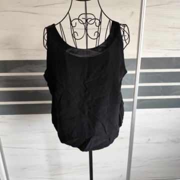 M/L (38/42) - Fekete ujjatlan felső