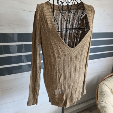 L /XL (44/46) - Hosszú ujjú mély kivágású pulóver