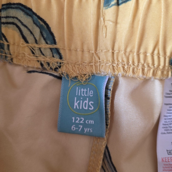 122 cm – Sárga mintás rövidnadrág