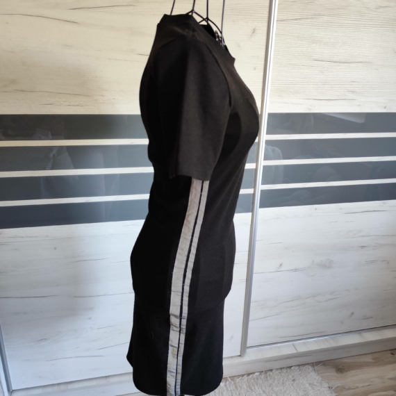 S – Fekete rövid ujjú ruha