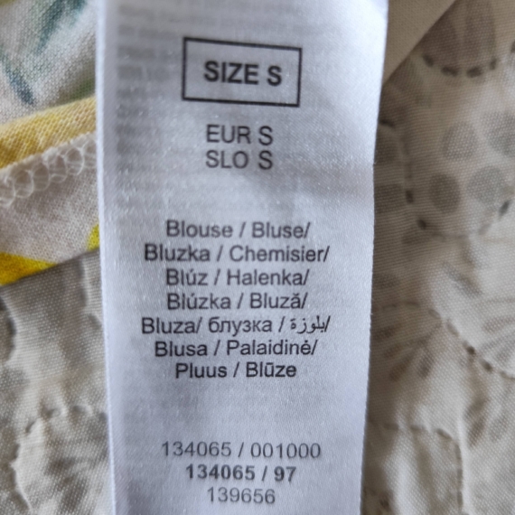 S – Fehér virágmintás blúz