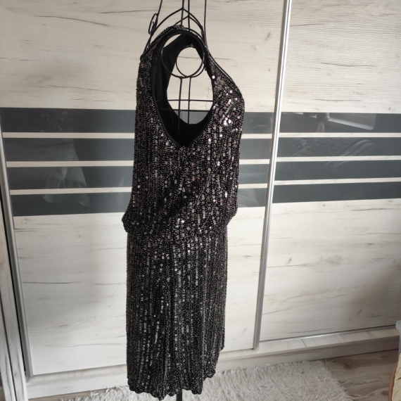 L – Fekete flitteres ruha