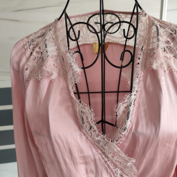 XS – Rózsaszín csipkés blúz