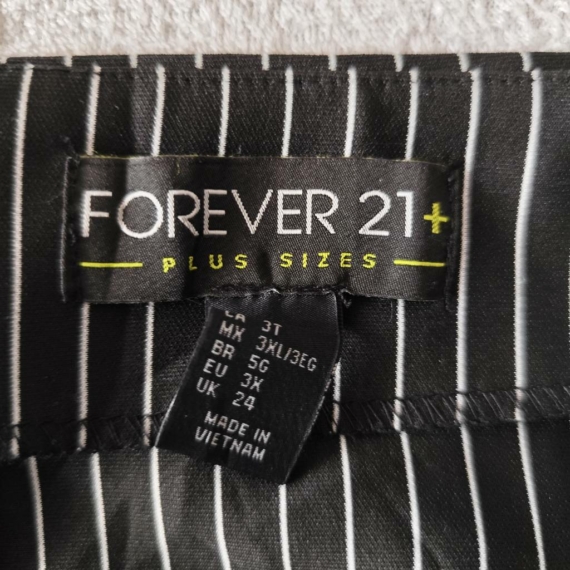 3XL (54) – Fekete csíkos szoknya