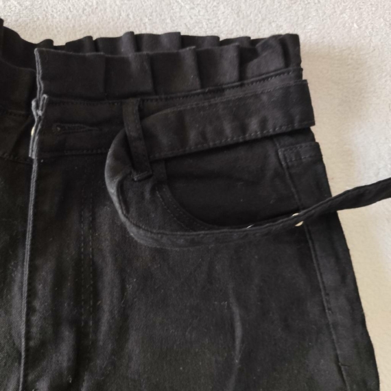 M (38) – Fekete rövidnadrág
