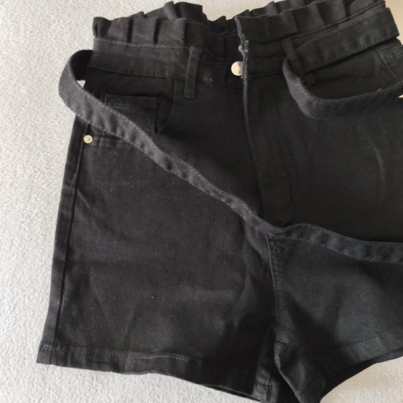 M (38) – Fekete rövidnadrág