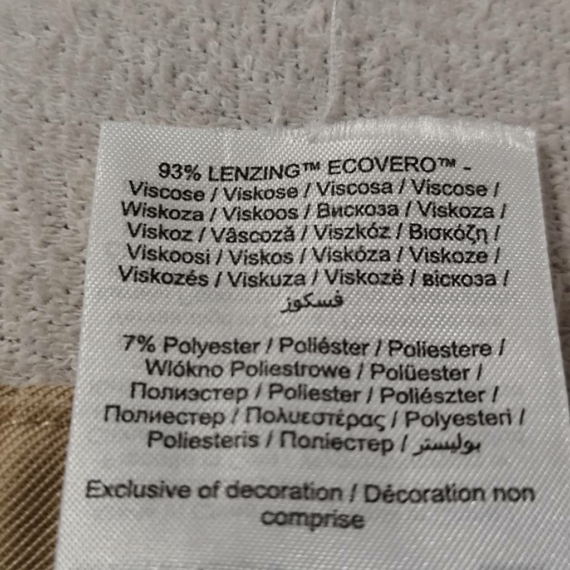 L (42) – Bézs rövidnadrág