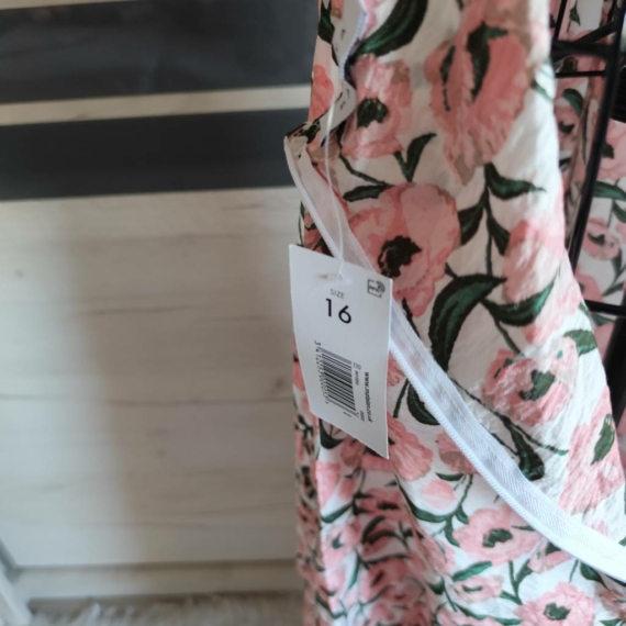 L (44) – Rózsaszín mintás ruha