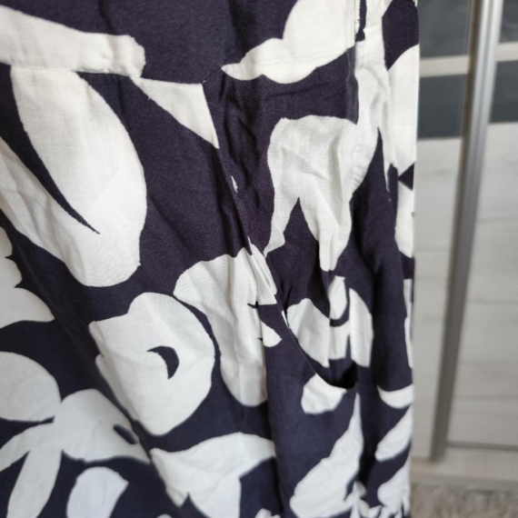 L (44) – Fekete-fehér mintás maxi ruha