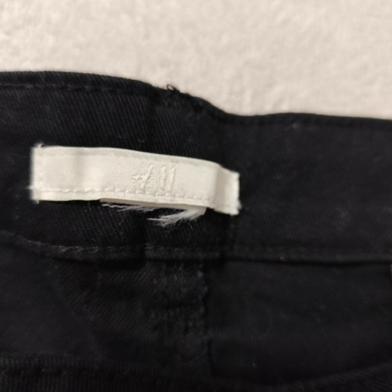 M (38) – Fekete rövidnadrág