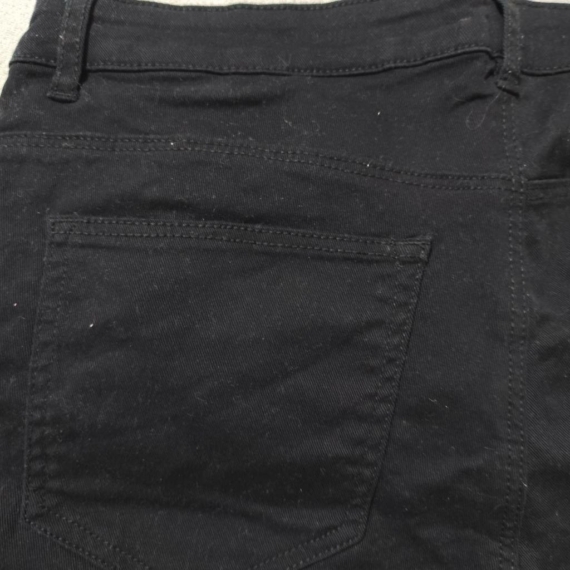 M (38) – Fekete rövidnadrág
