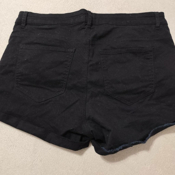 M (38) – Fekete rövidnadrág