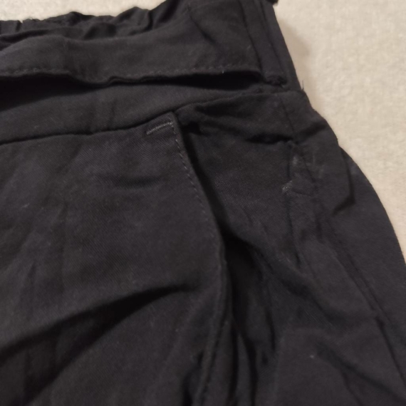 M (40) – Fekete rövidnadrág