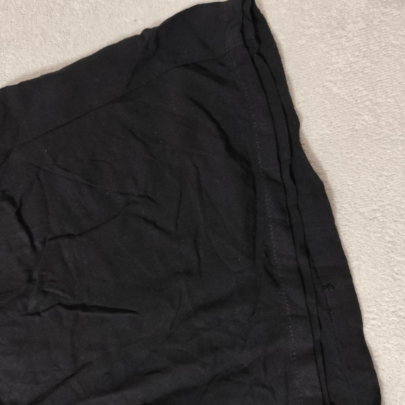 M (40) – Fekete rövidnadrág
