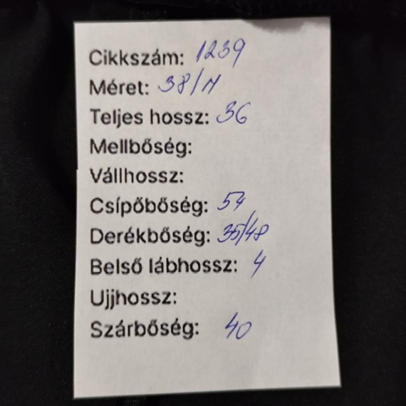 S (36) – Fekete rövidnadrág