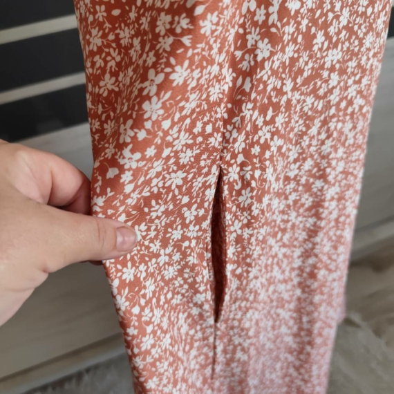 L (42) – Rózsaszín virágmintás ruha