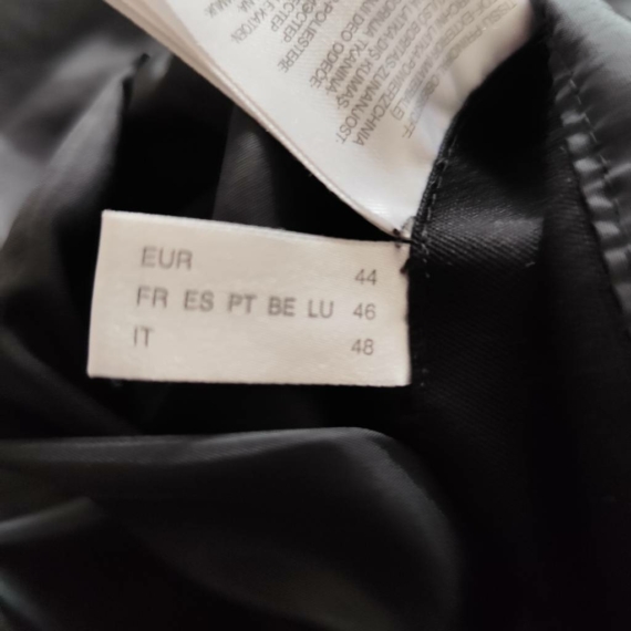 L (44) – Fekete hosszú kabát