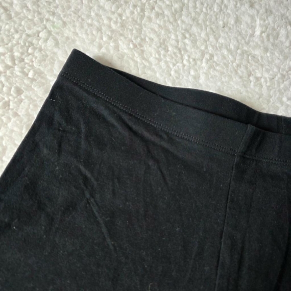 M (40) – Fekete rövidnadrág