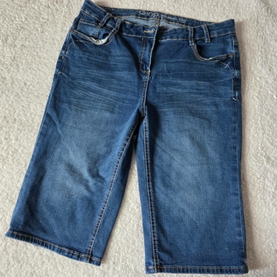 M (40) – Kék rövidnadrág