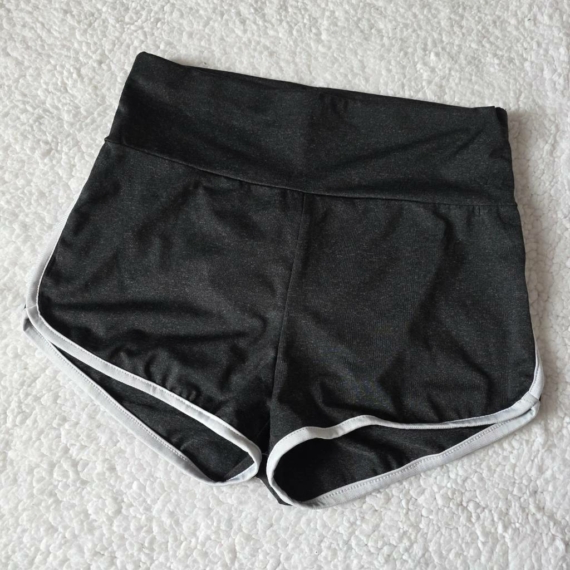M (38) – Fekete rövidnadrág