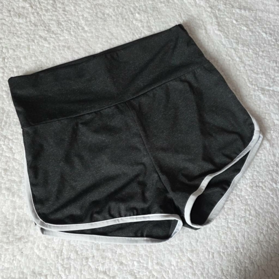 M (38) – Fekete rövidnadrág