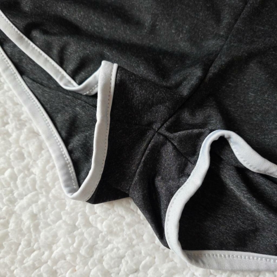 M (38) – Fekete rövidnadrág